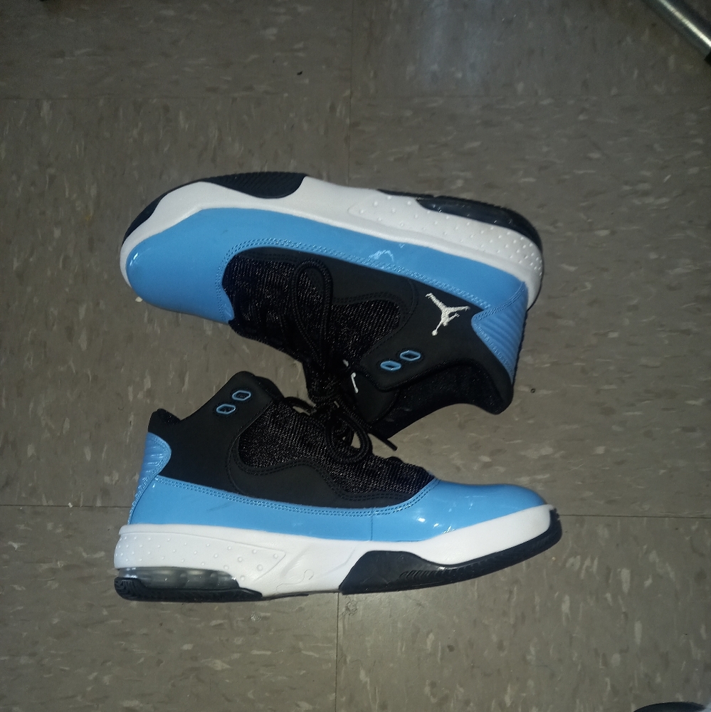 Max Aura Jordans